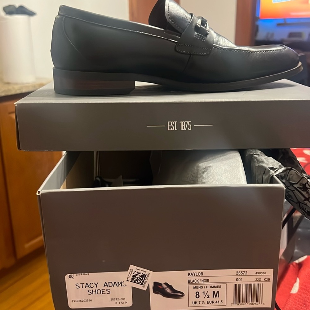 Stacy Adams Black Men Shows 8 1/2 size used once.  Original box included.